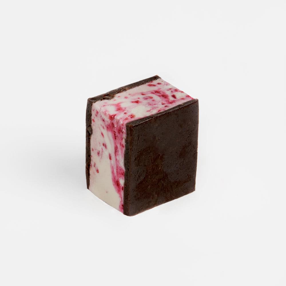 Sammmies dairy-free ice cream sandwich - raspberry